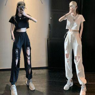 Short-sleeve T-shirt / Distressed Sweatpants