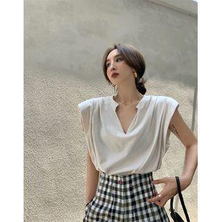 Sleeveless Split-neck T-shirt