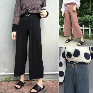 Plain Loose-fit Pleated Cropped Wide-leg Pants