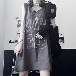 Letter Print V-neck Oversized Tank Top