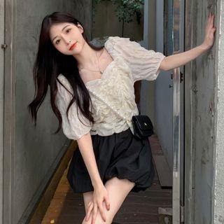 Puff-sleeve Shirred Blouse / Balloon Shorts