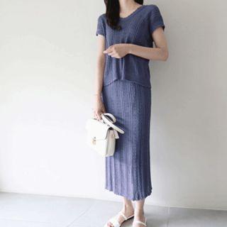 Set: V-neck Textured Knit Top + Maxi Skirt