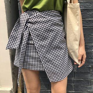 Short-sleeve T-shirt / Plaid Mini Skirt