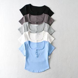 Short-sleeve Scoop-neck Henley Cropped T-shirt