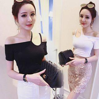 Short-sleeve Asymmetric Off Shoulder T-shirt