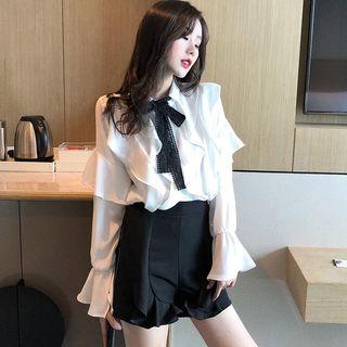 Ruffle Blouse / High-waist Shorts