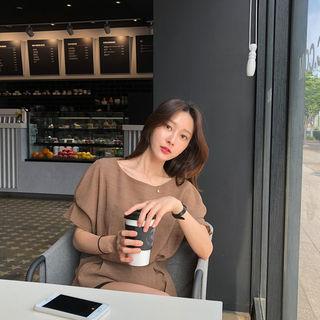 Round-neck Pintuck-waist Top