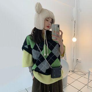 Elbow-sleeve T-shirt / Argyle Sweater Vest / Corduroy Harem Pants