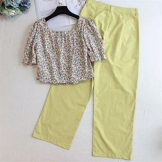 Set: Floral Short-sleeve Cropped Blouse + Plain Wide-leg Pants