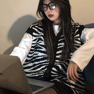Zebra Vest / Plain Long-sleeve T-shirt / A-line Skirt