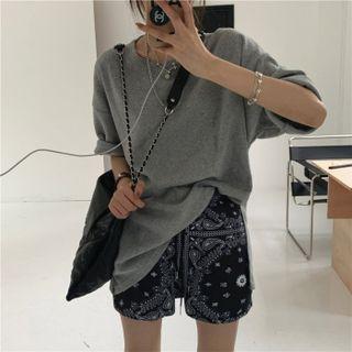 Elbow-sleeve Oversized T-shirt / Paisley Print Shorts