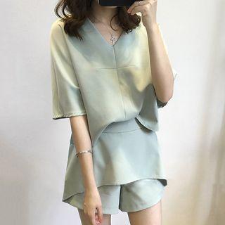 Set: Plain V-neck Elbow-sleeve Top + Shorts