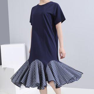 Short-sleeve Gingham Godet Midi T-shirt Dress