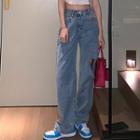 Distressed Straight Leg Jeans / Short-sleeve Print Cropped T-shirt