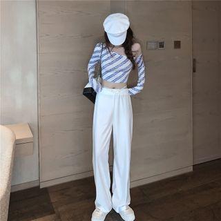 One-shoulder Lettering Cropped T-shirt / Plain Straight Leg Pants