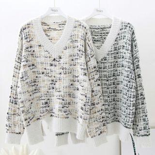 Long-sleeve V-neck Plaid Sweater