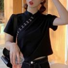 Short-sleeve Hoop-and-eye Top