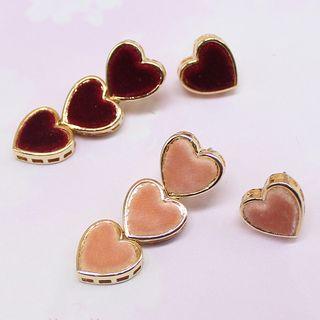 Non-matching Velvet Heart Dangle Earring