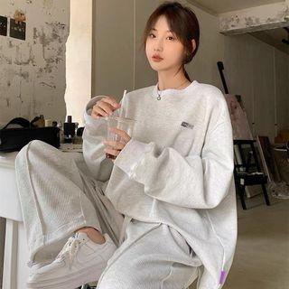 Set: Crew Neck Sweatshirt + Sweatpants