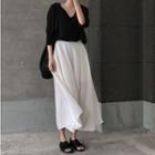 Elbow-sleeve V-neck T-shirt / A-line Midi Skirt