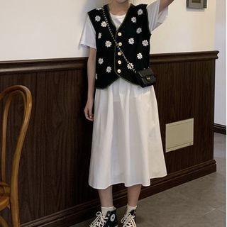 Flower Embroidered Knit Vest Black - One Size