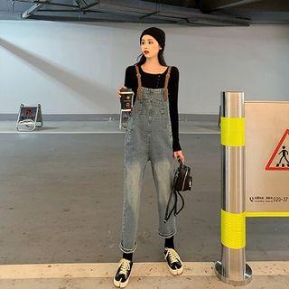 Plain Long-sleeve T-shirt / Denim Cropped Jumper Pants