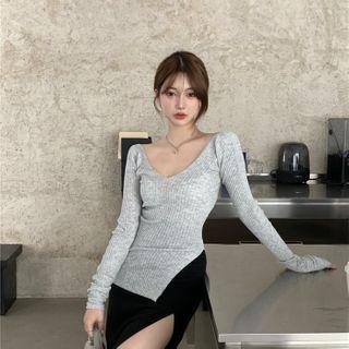 Long-sleeve Slit-hem V-neck Knit Top