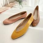 Oval-toe Colored Stitched Flats