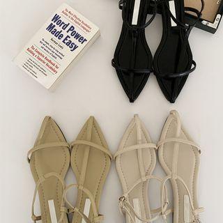 Pointy-toe Cross-strap Sandals
