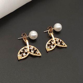 Fish Tail Stud Earring 1 Pair - Studded Earring - Gold - One Size