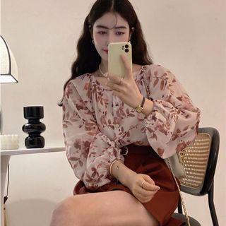Puff-sleeve Print Blouse / Wide Leg Shorts