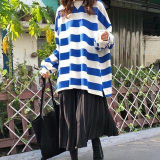 Striped Sweatshirt / Pleated Midi Skirt