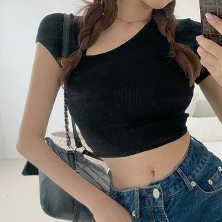 Short-sleeve Irregular V-neck Crop Top