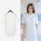 Short-sleeve Scoop-neck Dip-back T-shirt
