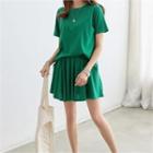 Set: Plain T-shirt + Band-waist Skort