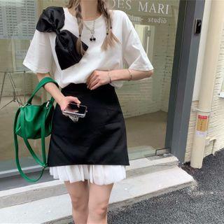 Short-sleeve Side Bow T-shirt / Mesh-panel Skirt