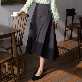 Pocket-side Maxi Flare Skirt