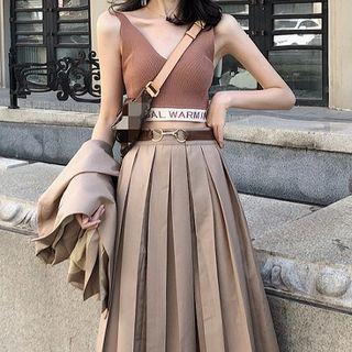 Plain Blazer / Lettering Cropped Knit Camisole / Pleated Skirt