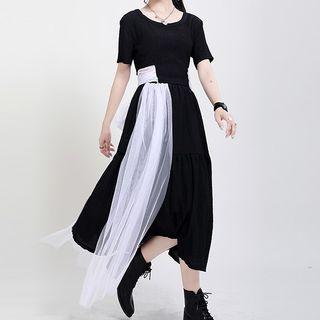 Set: Short-sleeve Paneled T-shirt + Midi A-line Skirt