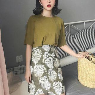 Plain Elbow Sleeve T-shirt / Leaf Print A-line Skirt