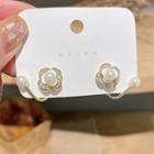 Flower Faux Pearl Earring 1 Pair - White Faux Pearl - Gold - One Size