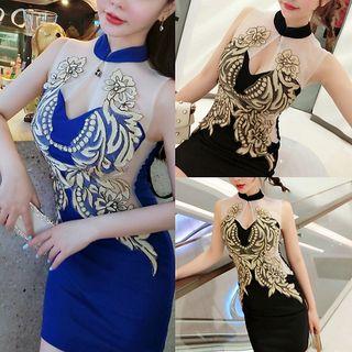 Sleeveless Keyhole Front Embroidered Mini Bodycon Qipao