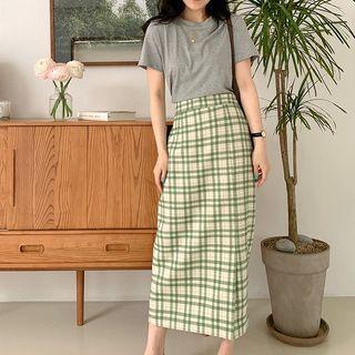 Short-sleeve Plain T-shirt / Plaid Midi A-line Skirt