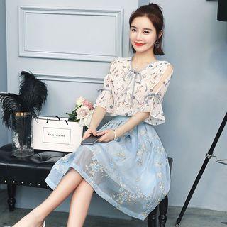 Set: Floral Print Elbow Sleeve Blouse + Flower Embroidered Flared Skirt