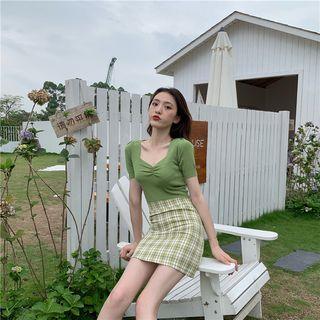 Short-sleeve Crinkled Knit Top / Plaid A-line Mini Skirt