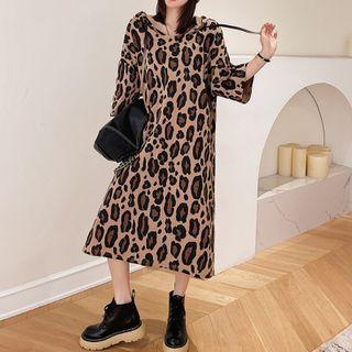 3/4-sleeve Hooded Leopard Print Midi T-shirt Dress