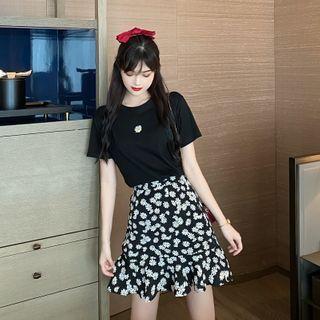 Short-sleeve Floral Embroidered T-shirt / High-waist Floral Printed Mermaid Skirt