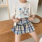 Printed Elbow Sleeve T-shirt / Plaid Skort