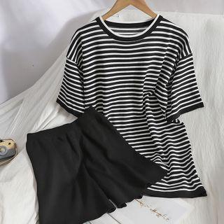 Set: Short-sleeve Striped T-shirt + Wide-leg Shorts Black - One Size