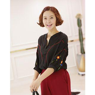 Open-placket Embroidery Blouse
